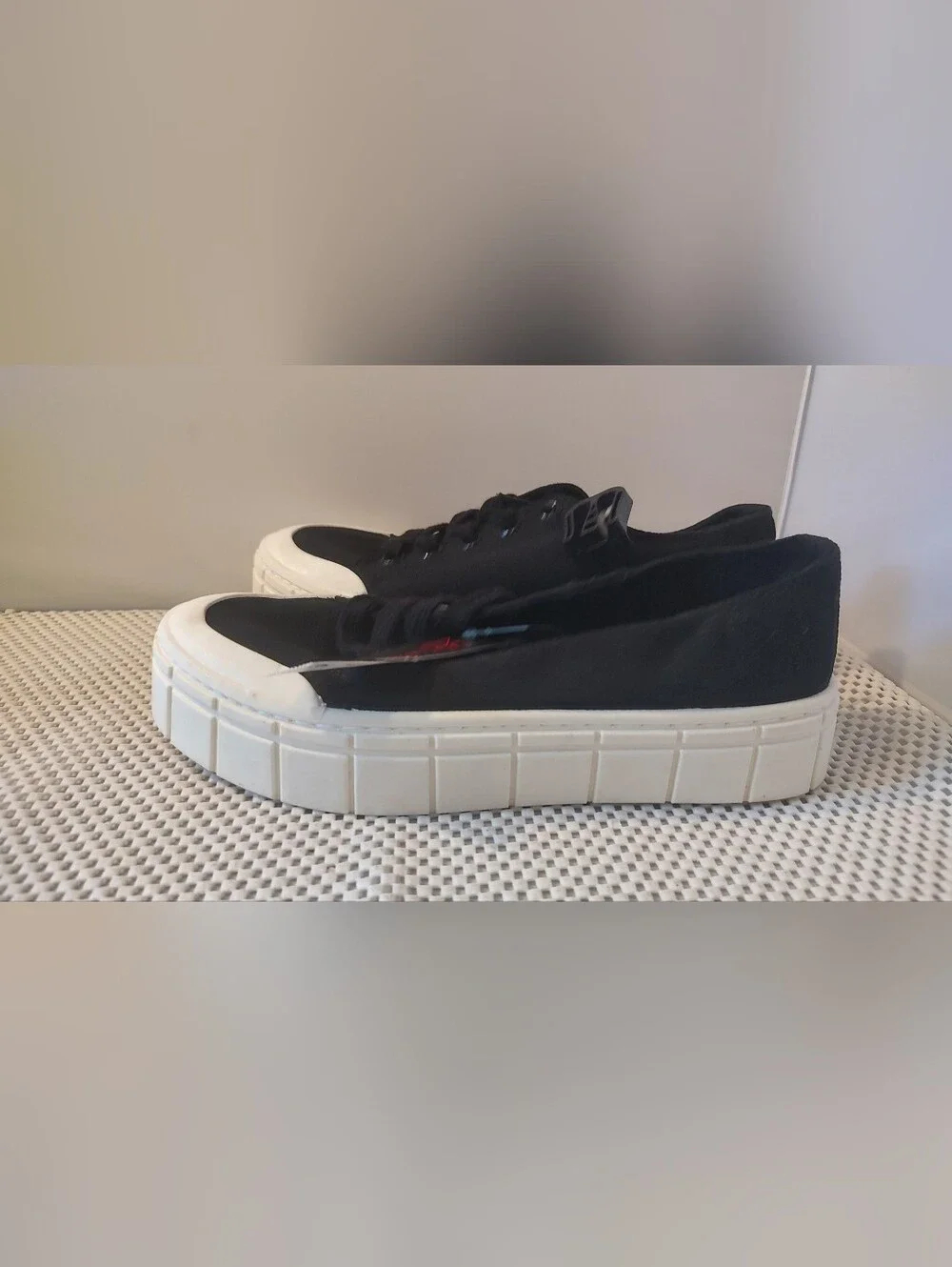No Boundaries Women's Size 7 Low Chunky Lug Fashion Sneakers NWT Canvas